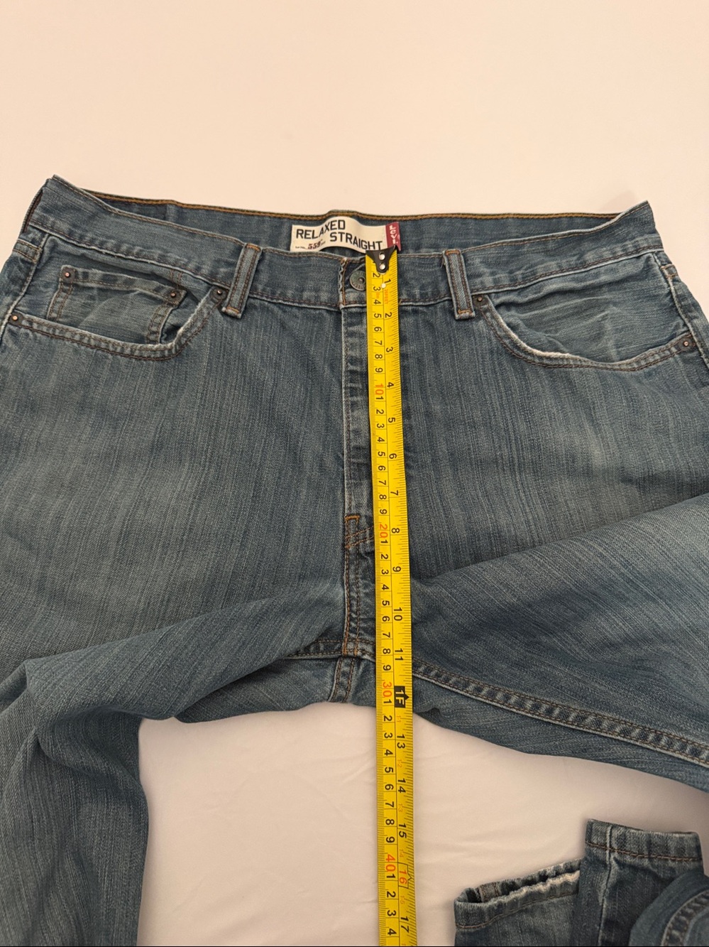 Levi’s Relaxed and Straight 559 slightly distressed blue denim jeans 35x34 - Picture 6 of 11